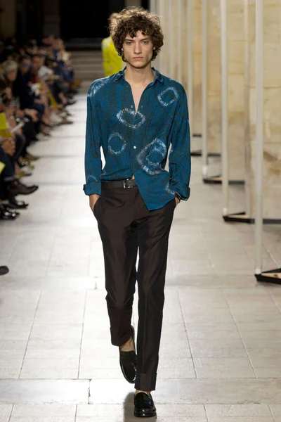 Look 43
